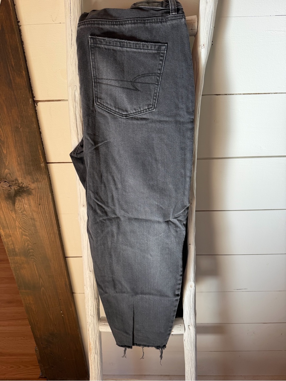 American Eagle Outfitters Women's Straight Leg Washed Charcoal Jeans